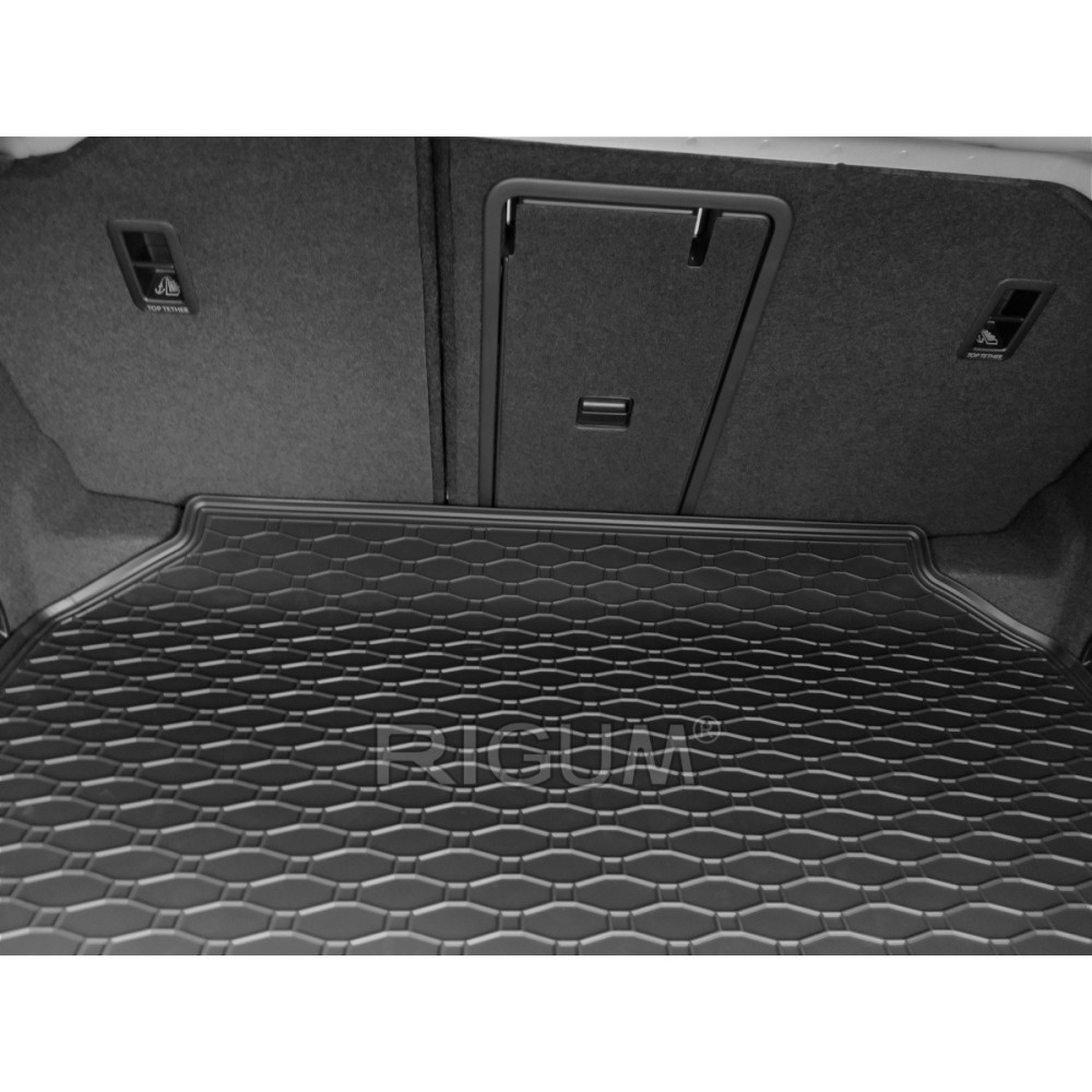 CAR RUBBER TRUNK MAT VW PASSAT B8 SEDAN (2014-2019) RIGUM RKK