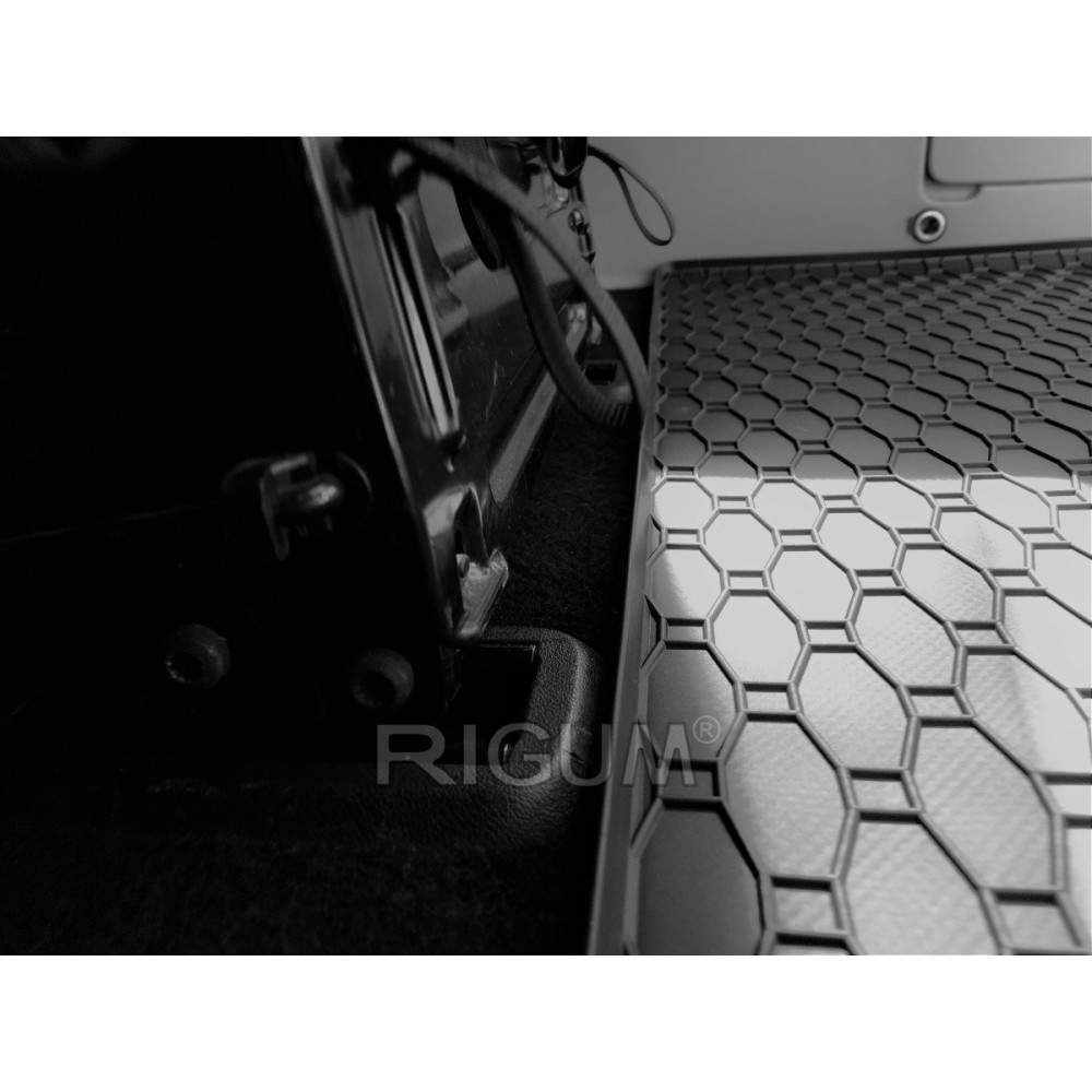CAR RUBBER TRUNK MAT VW T6 L1 (2015-2022) RIGUM RKK