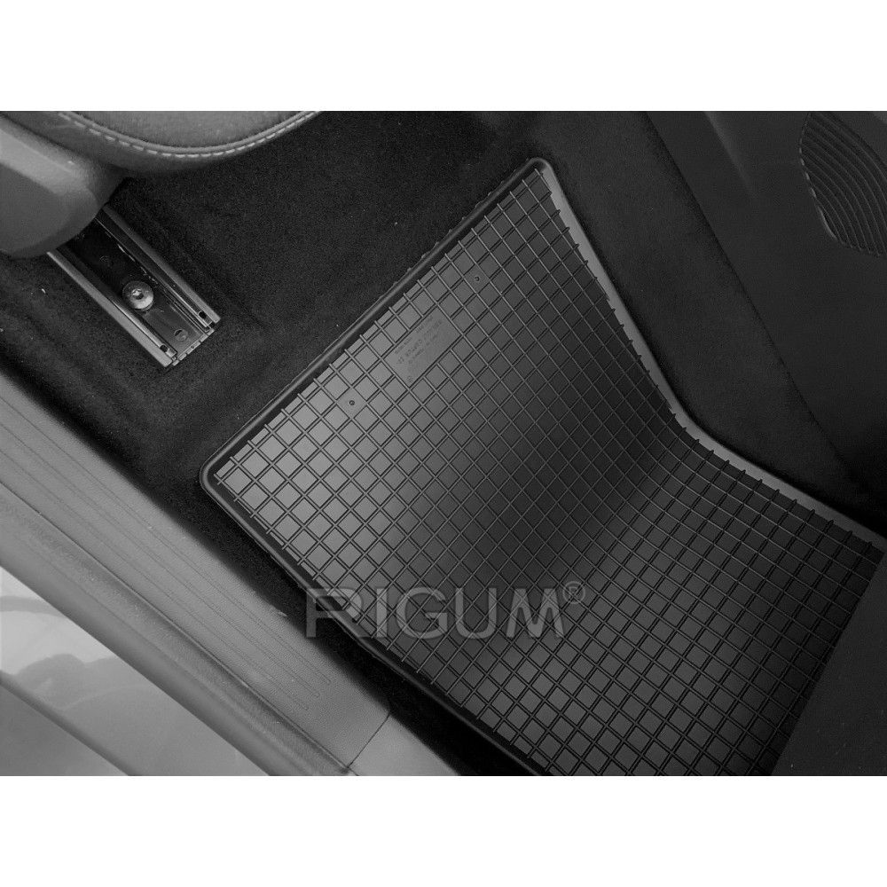 CAR RUBBER FLOOR MATS BLACK RENAULT CAPTUR (2020-...) RIGUM