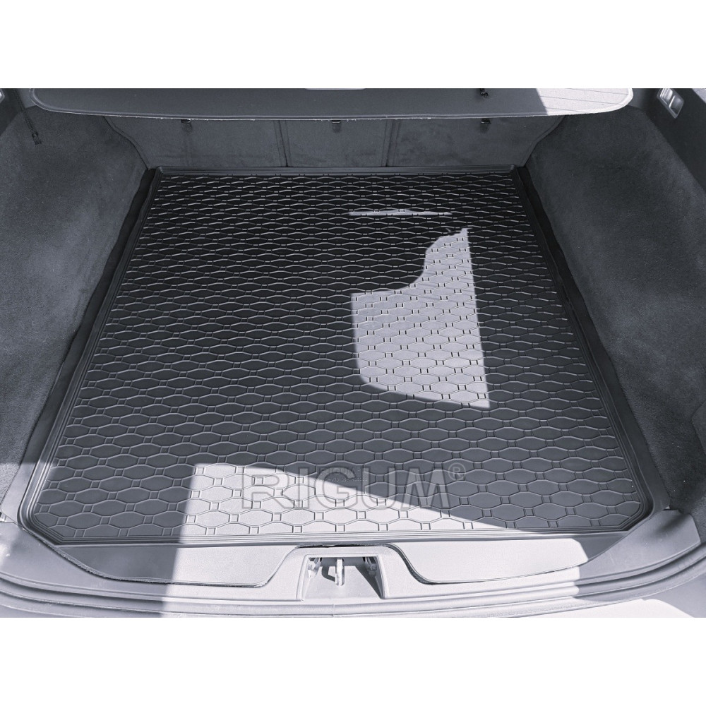 CAR RUBBER TRUNK MAT VOLVO V70/XC70 (2007-2016) RIGUM RKK