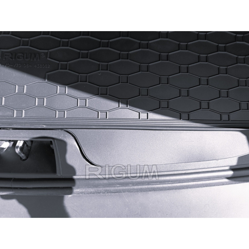 CAR RUBBER TRUNK MAT VOLVO V70/XC70 (2007-2016) RIGUM RKK