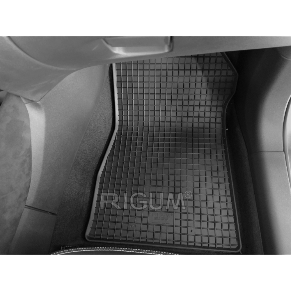 CAR RUBBER FLOOR MATS BLACK NISSAN JUKE (2020-...) RIGUM