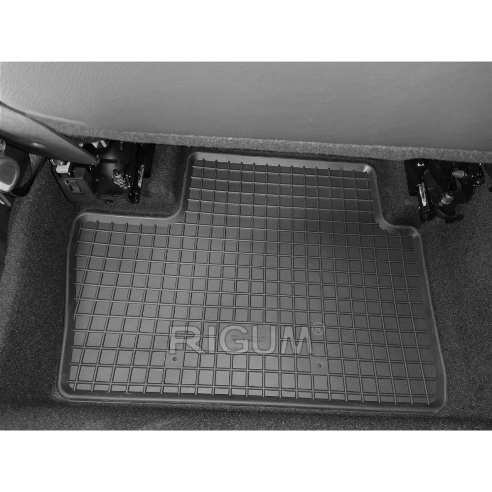CAR RUBBER FLOOR MATS BLACK NISSAN JUKE (2020-...) RIGUM