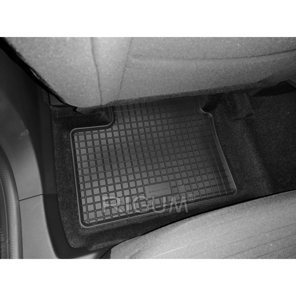 CAR RUBBER FLOOR MATS BLACK RENAULT ARKANA (2021-…) RIGUM 