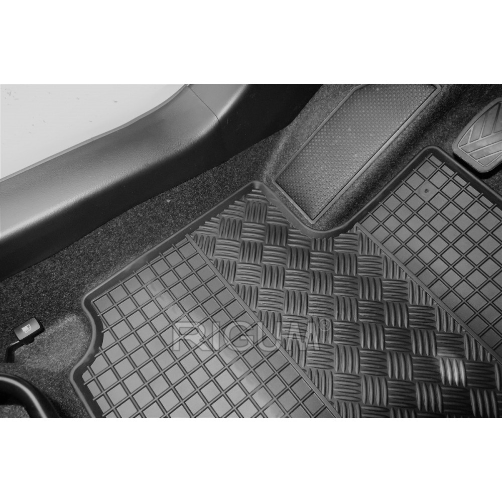 CAR RUBBER FLOOR MATS BLACK SUZUKI VITARA (2015-...) RIGUM