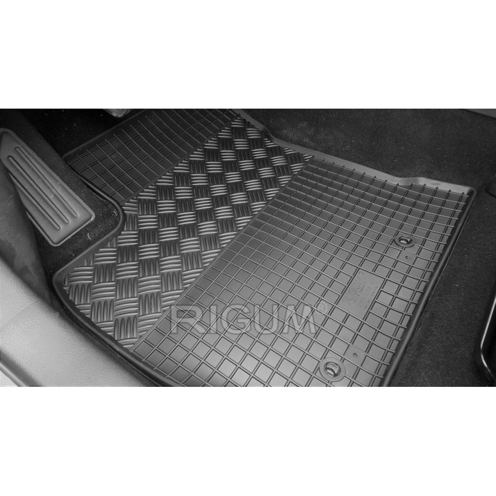 CAR RUBBER FLOOR MATS BLACK TOYOTA AURIS (2013-2018)  RIGUM