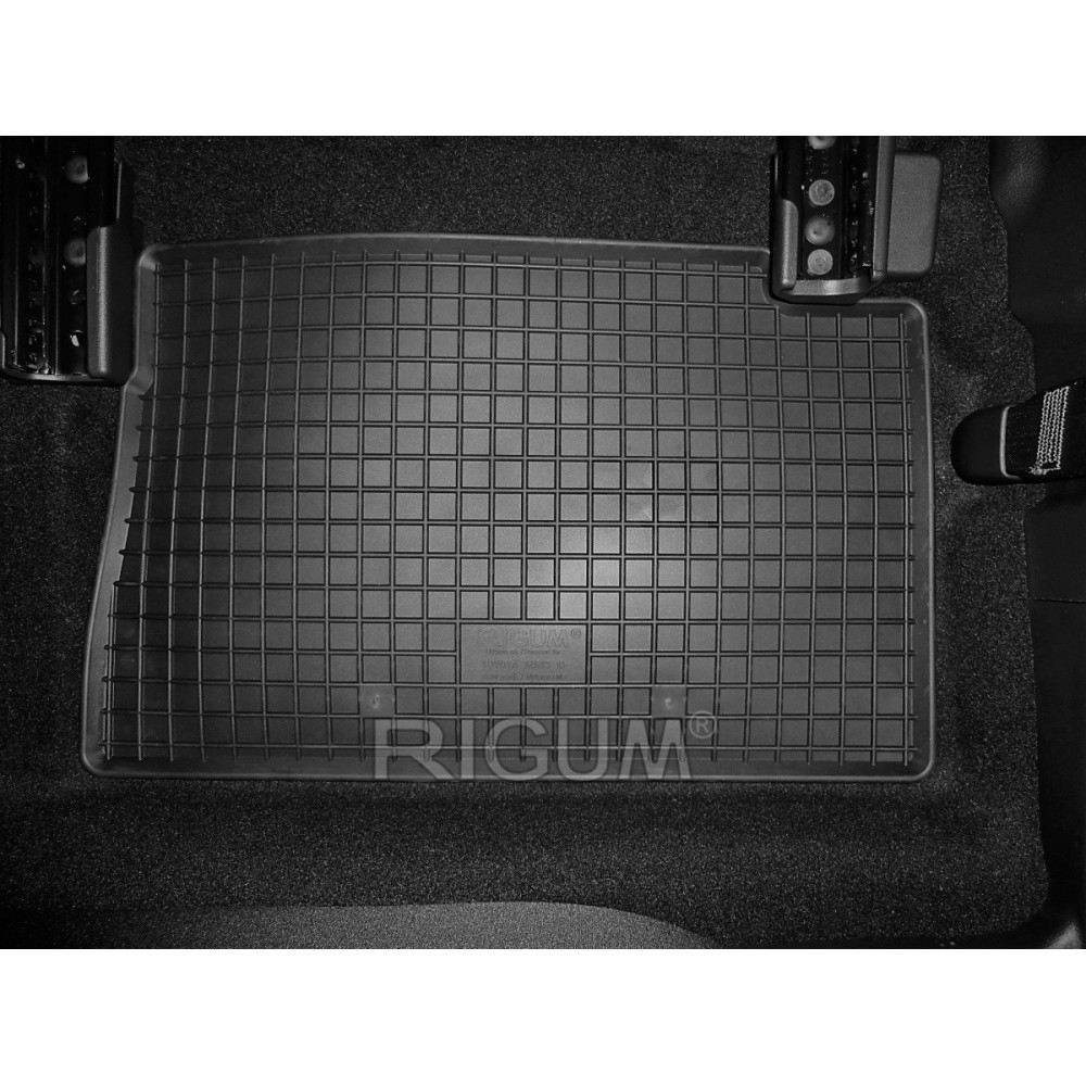 CAR RUBBER FLOOR MATS BLACK TOYOTA AURIS (2013-2018)  RIGUM