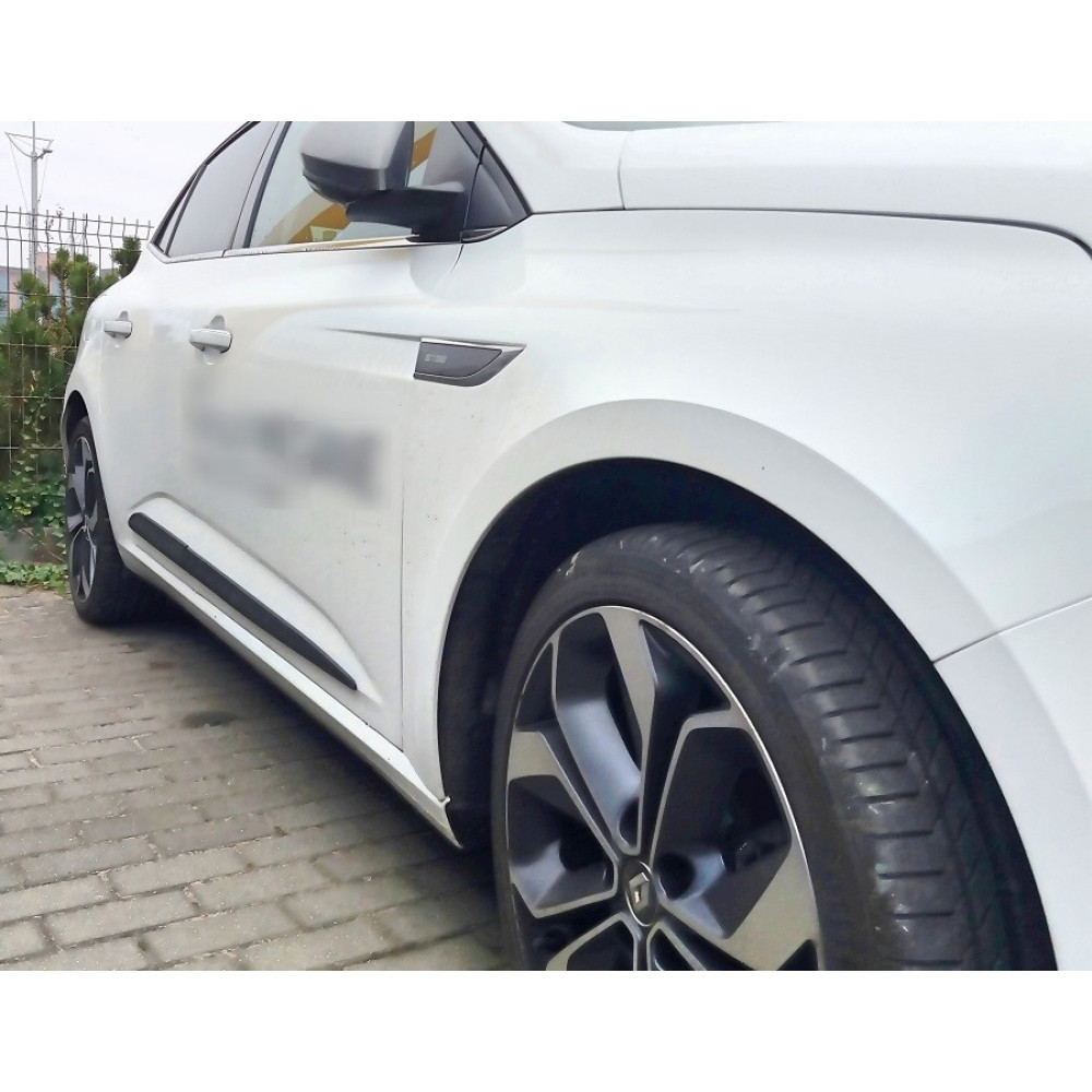 DECORATIVE SIDE MOLDINGS F-52