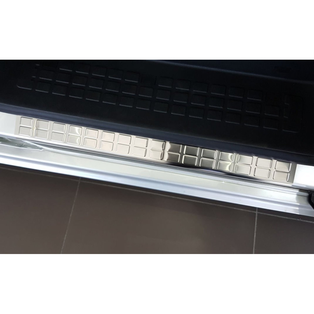 Chrome side step pads 2nd row CITROEN SPACETOURER/PEUGEOT TRAVELLER (2pcs.)(2016-...) 2/16302