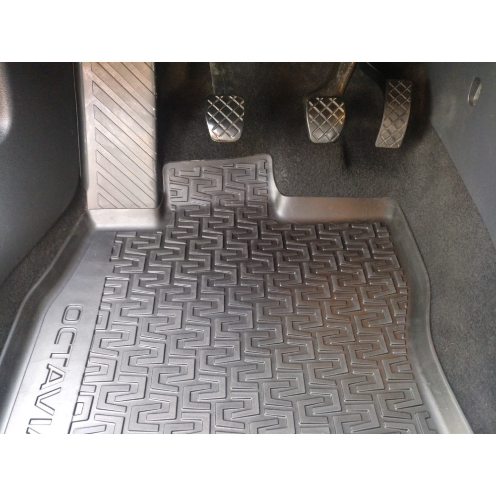 Car OEM rubber mats SKODA OCTAVIA III (2013-2020) 5E1061550