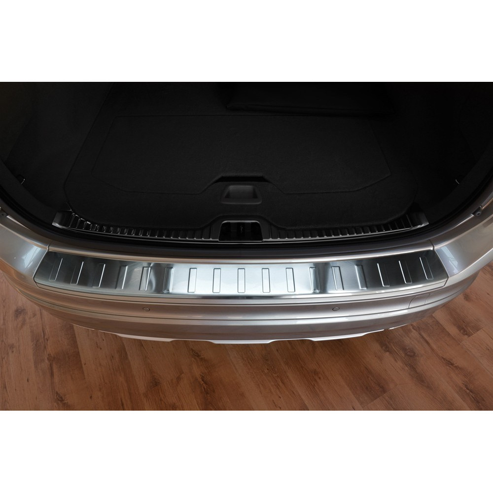 Chrome rear bumper pad VOLVO XC60 (2013-2017) 2/35582